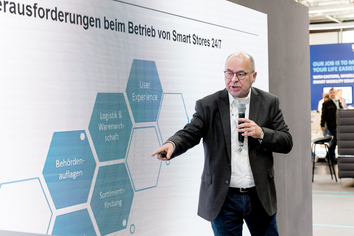 Vortrag an einem Messestand