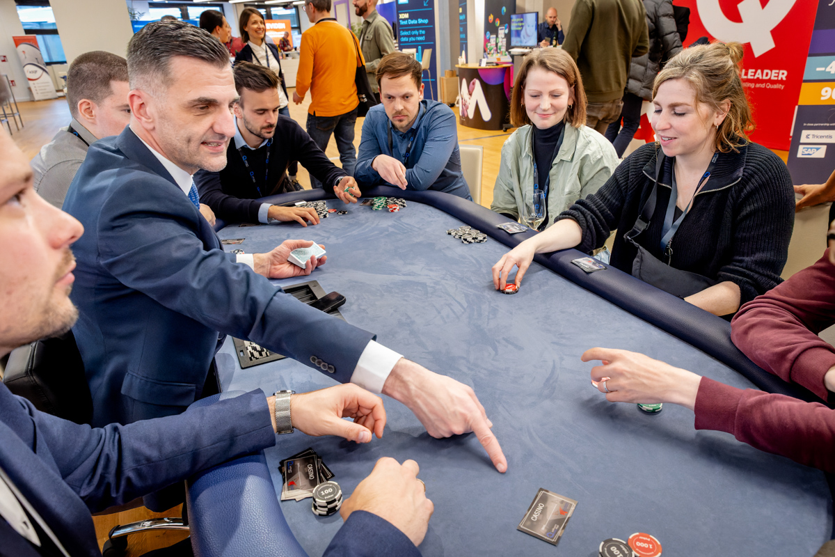eventfotograf-003 Nach einer Konferenz spielen Teilnehmer ohne Geldeinsatz Poker